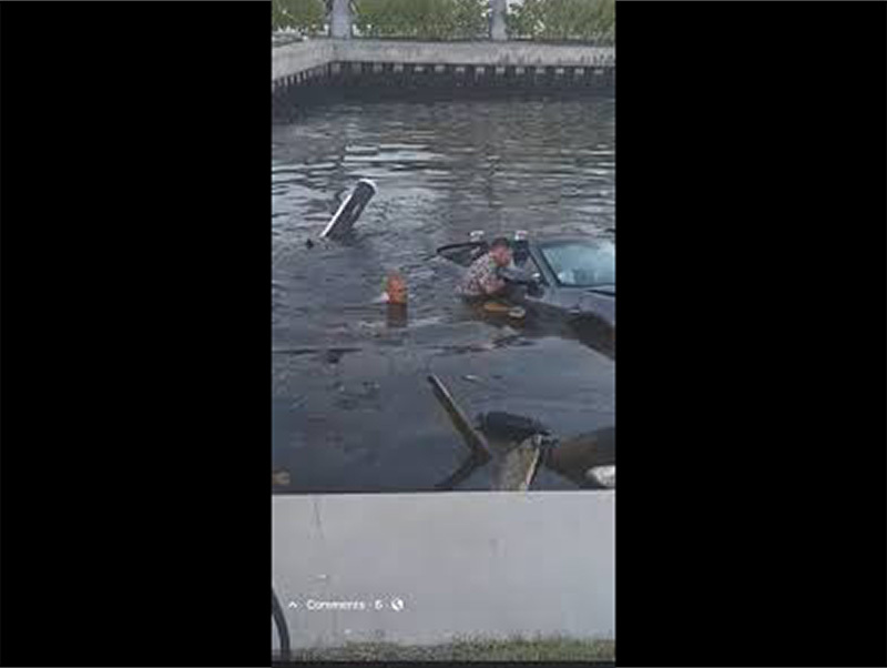  Another Porsche Takes A Swim! This Time A 911 Cabrio In A Canal